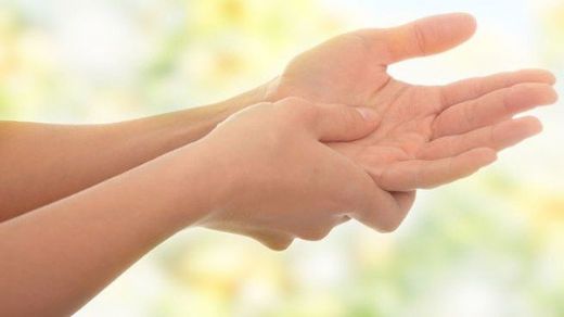 Uykuda Ellerin Uyuşması Belirtileri ve Tedavisi